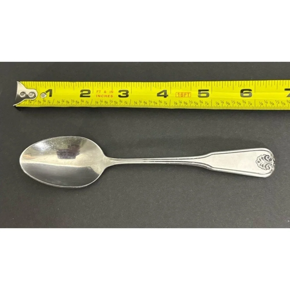 4 Oneida Colonial Mood Spoons 2 Teaspoons 2 Soup Spoons Shell Stainless